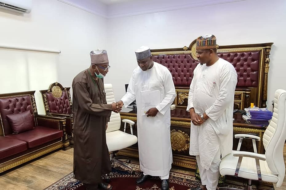 Today, Thursday 19th, the Vice-Chancellor of Crescent University, Abeokuta Prof. Ibraheem Gbajabiamila, on the instructions of His Excellency, Prince Bola Ajibola SAN, led a high-level delegation to submit a letter of nomination/offer to Dr. M K Dikwa with Crescent University's Honorary Doctor of Science (DSc) on recognition of his outstanding contributions in the provision of service to humanity over the years. The degree will be conferred on Him at a convocation ceremony tentatively slated for 16th of October, 2021 in Abeokuta. Prof. Gbajabiamila extolled the good virtues of Dr Dikwa and emphasised on uncommon zeal for providing service to humanity through education, poverty reduction, healthcare and other activities geared towards reducing the suffering of the less privileged members of the society; and that informed the decision of the council of the University to honour him. This recognition was extended in the past to three notable distinguished Nigerians in the person of the Late Alhaji Shehu Aliyu Shagari, Gen. Abdulsalam Abubakar and Alhaji Aliko Dangote. In his remarks, the President of Al-Ansar Foundation, who is also the Chief Promoter of Al-Ansar University Maiduguri, Dr. M K Dikwa mni, welcomed the delegation and thanked His Excellency, Prince Bola Ajibola, SAN and the Management of Crescent University and expressed his joy for being singled out for such recognition despite the overwhelming number of Nigerians deserving such great honour in many of endeavours. Dr Dikwa, while expressing his appreciation, assured the delegation that; himself, the Board and Management of the Foundation as well as all its subsidiaries are humbled by this honour extended to him and further assured them of doing more to justify the confidence reposed in him. Other areas of mutual interest were also discussed at length. In conclusion, Dr. Dikwa presented them with souvenirs and prayed for their safe return home as well as asked them to convey his warm greetings and regards to His Excellency, Prince Bola Ajibola, SAN